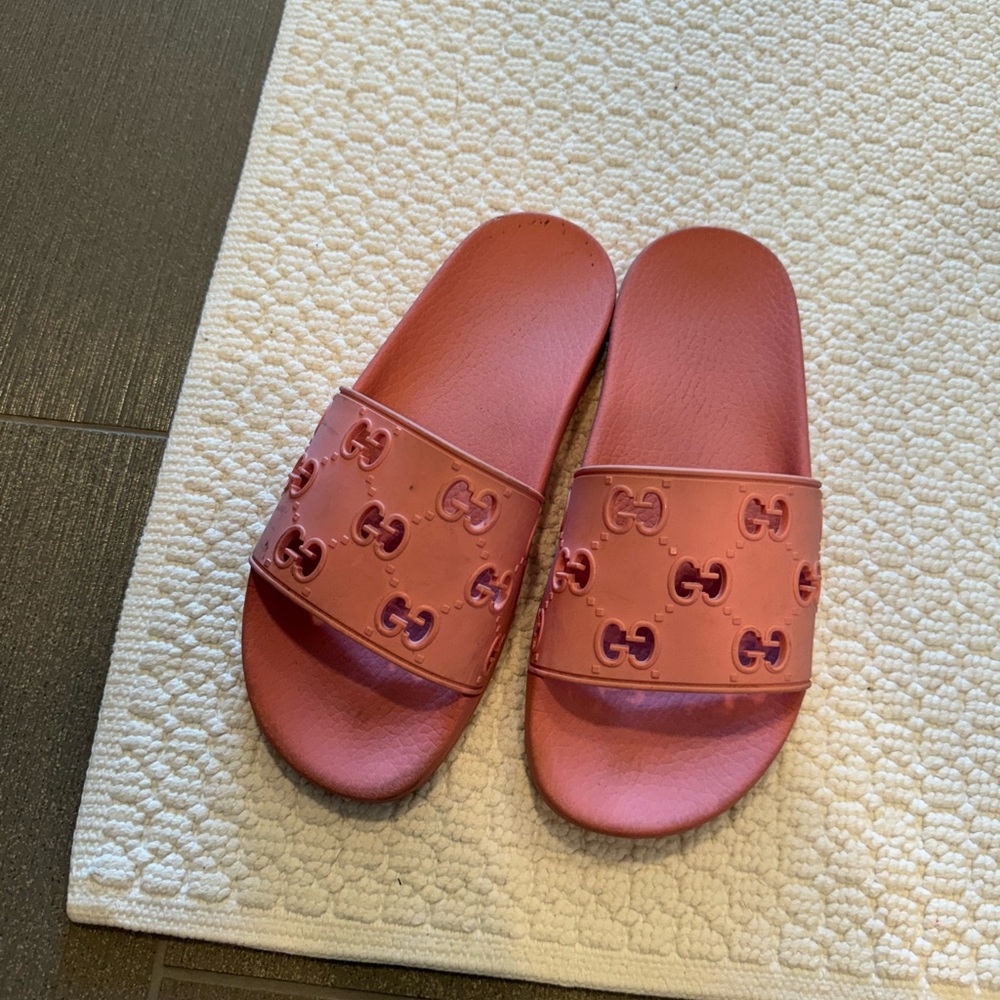 ***SOLD*** Pink Gucci slides